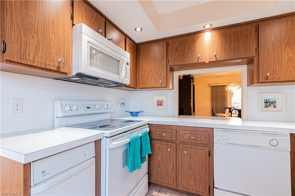 GLADES COUNTRY CLUB - Residential