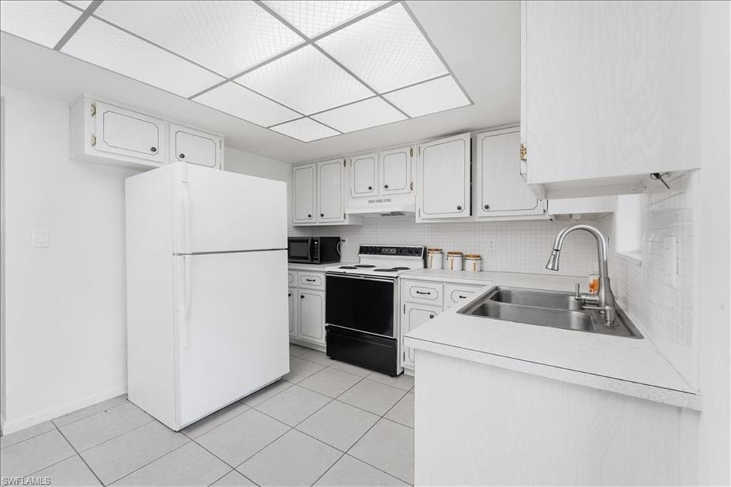 FAIRWAYS CONDO - Residential