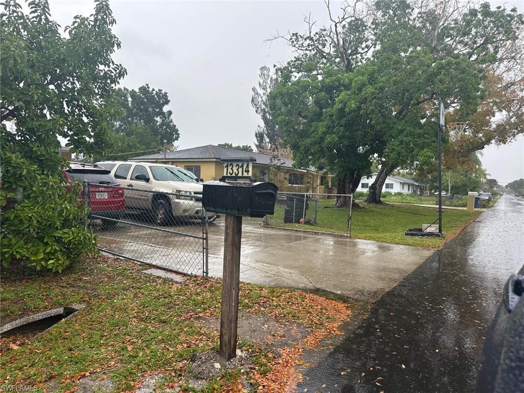 FORT MYERS SHORES - Residential