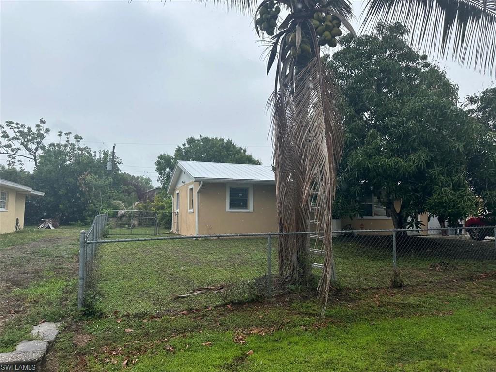 FORT MYERS SHORES - Residential