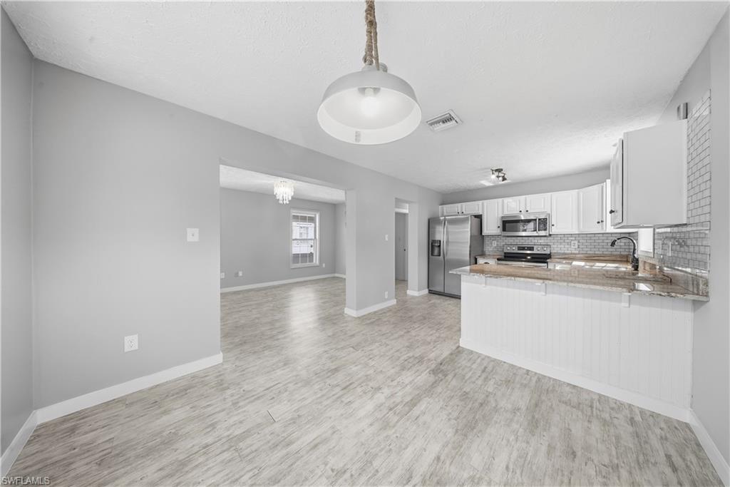 LEAWOOD LAKES - Residential Lease