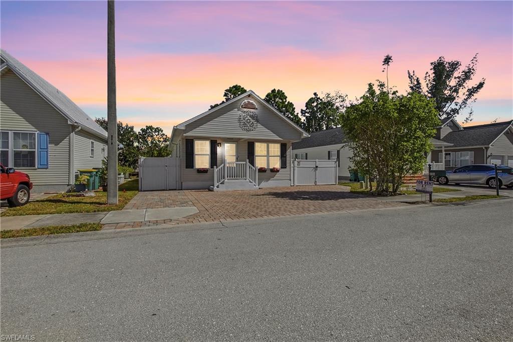 LEAWOOD LAKES - Residential Lease