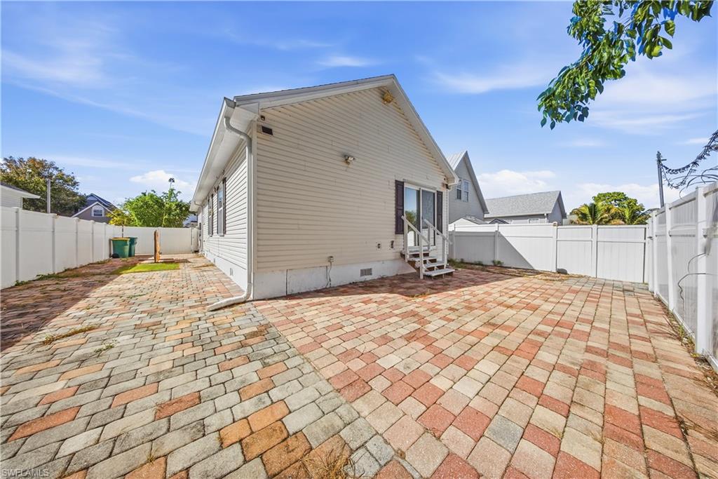 LEAWOOD LAKES - Residential Lease