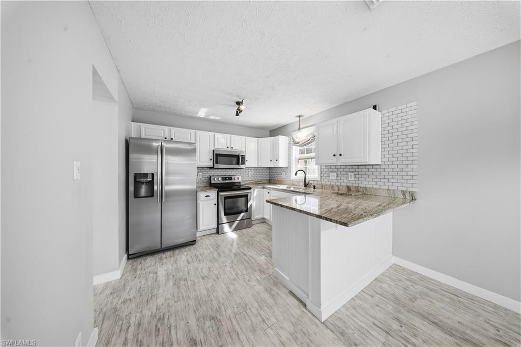 LEAWOOD LAKES - Residential Lease