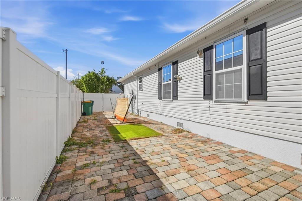 LEAWOOD LAKES - Residential Lease