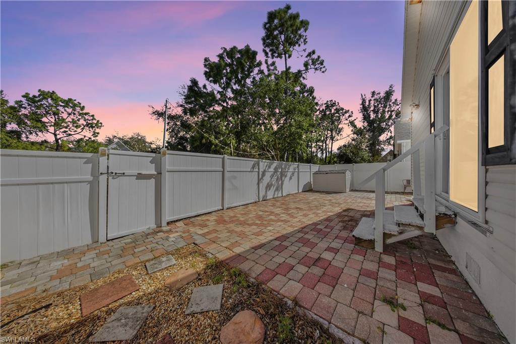 LEAWOOD LAKES - Residential Lease