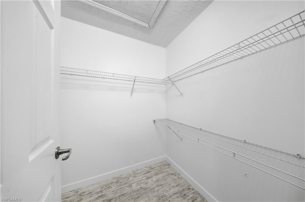 LEAWOOD LAKES - Residential Lease