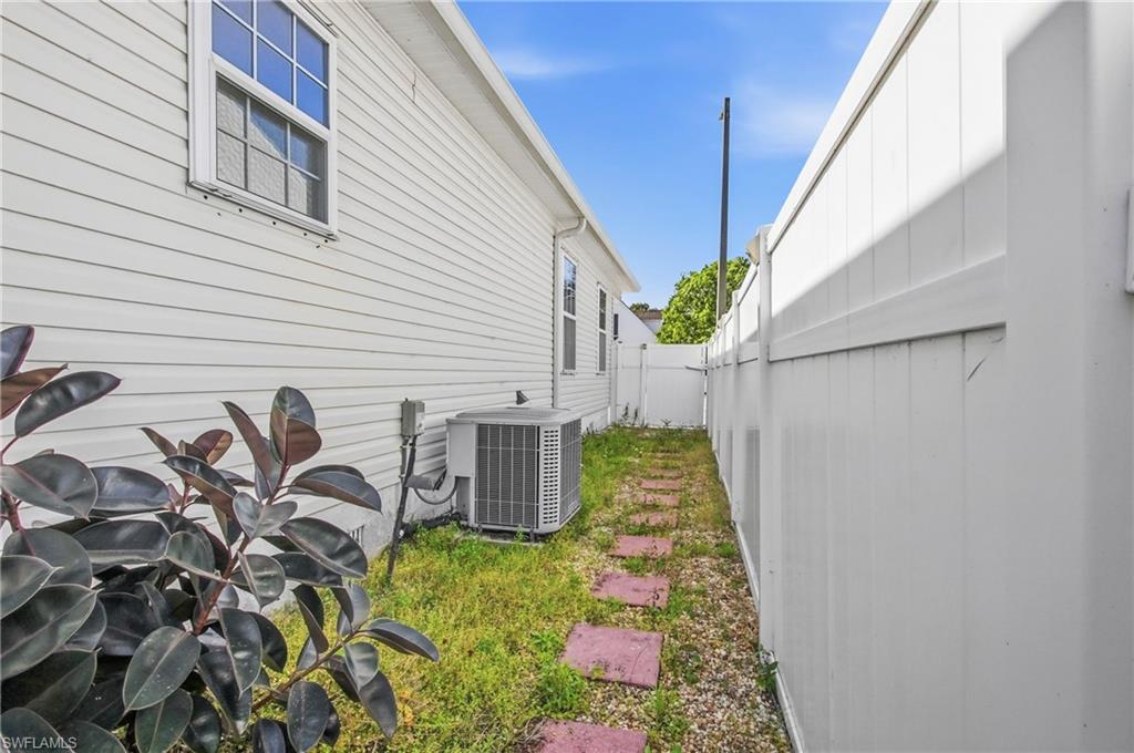 LEAWOOD LAKES - Residential Lease