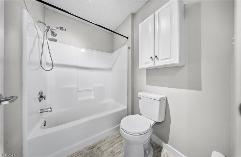 LEAWOOD LAKES - Residential Lease