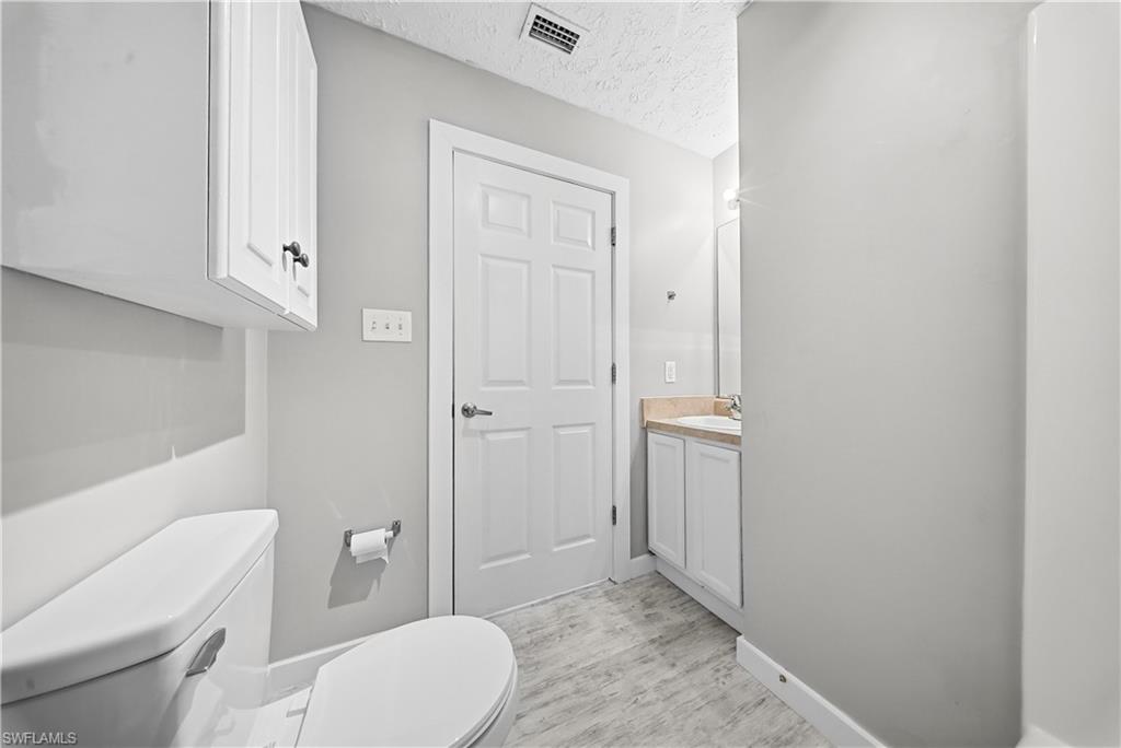 LEAWOOD LAKES - Residential Lease