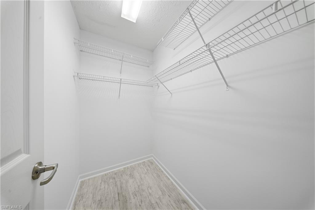 LEAWOOD LAKES - Residential Lease