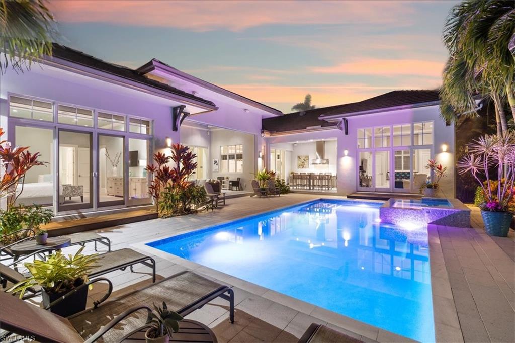 MOORINGS - Residential