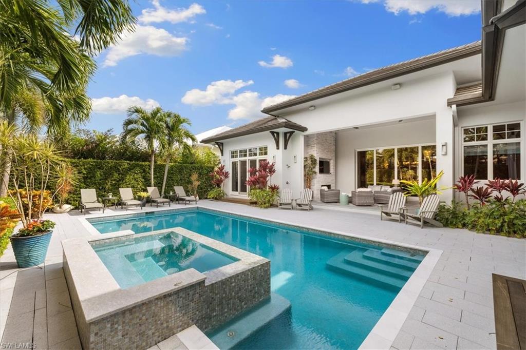 MOORINGS - Residential