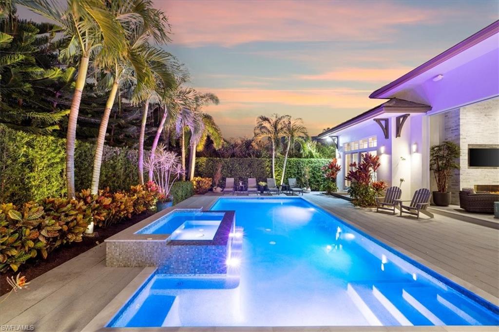 MOORINGS - Residential