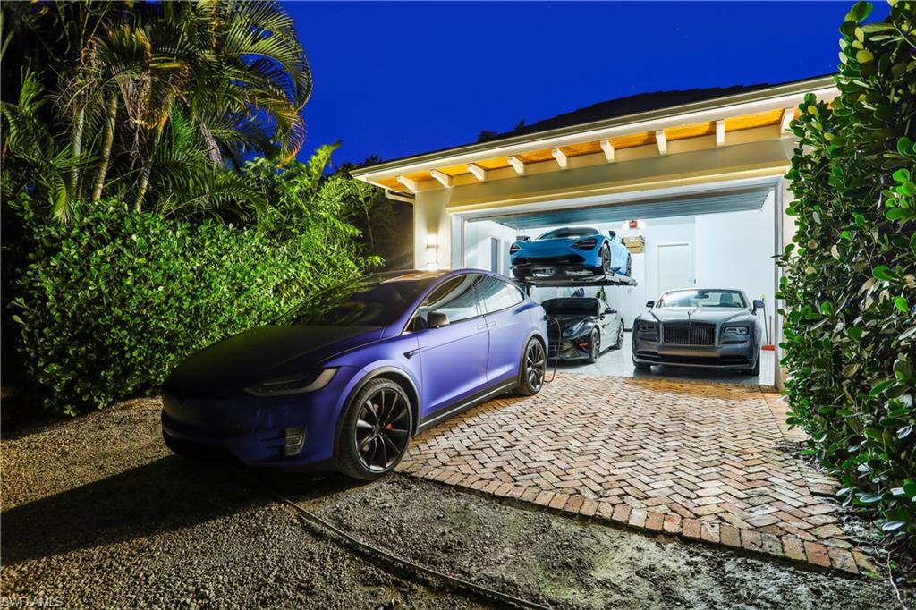 OLDE NAPLES - Residential