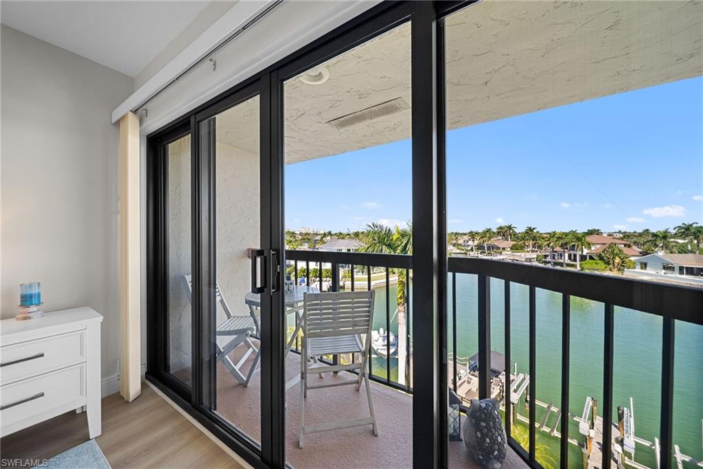 TROPICAL ISLE - Residential