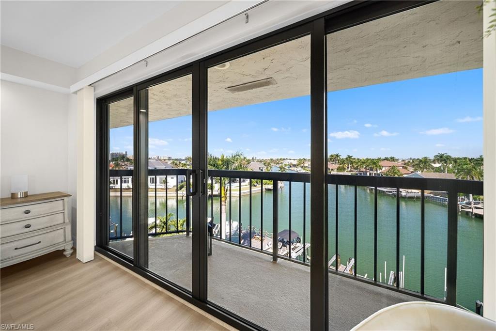 TROPICAL ISLE - Residential