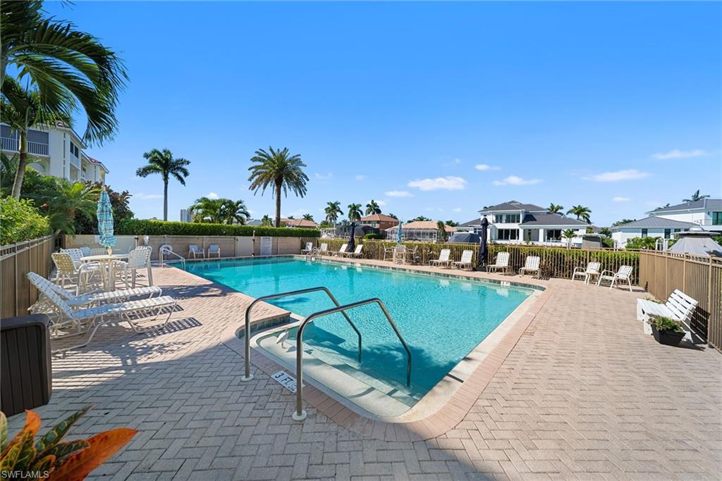 TROPICAL ISLE - Residential