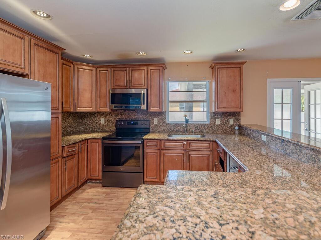 SAN CARLOS PARK - Residential