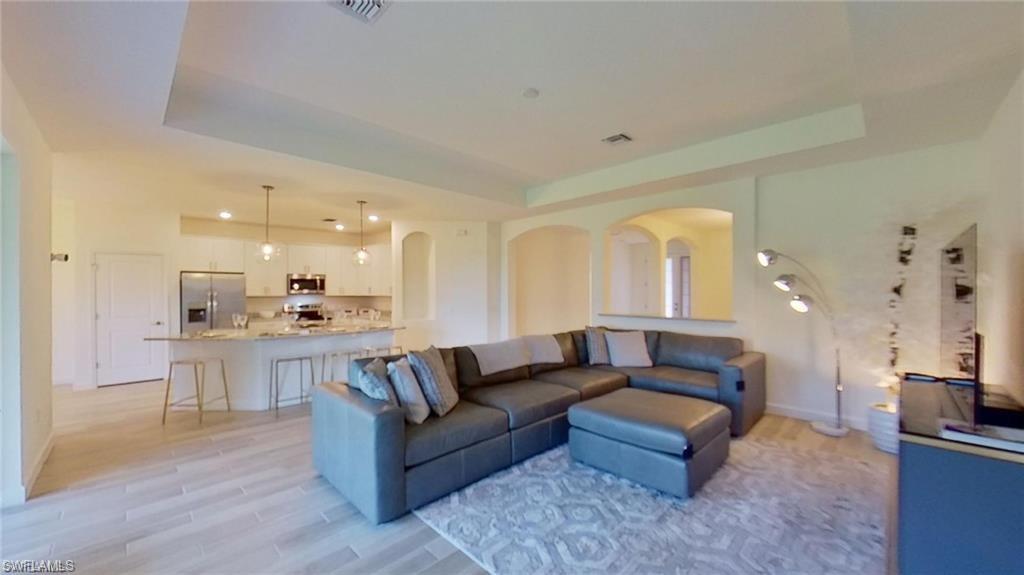 VALENCIA COUNTRY CLUB - Residential Lease