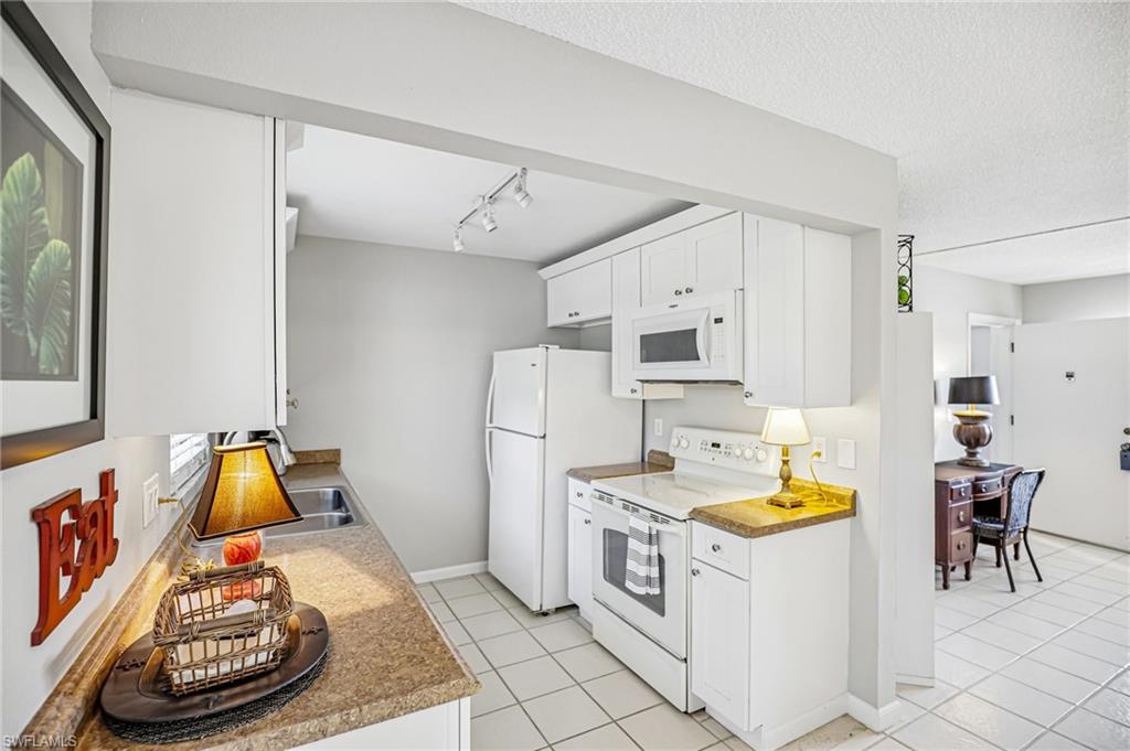 MYERLEE SQUARE CONDO - Residential