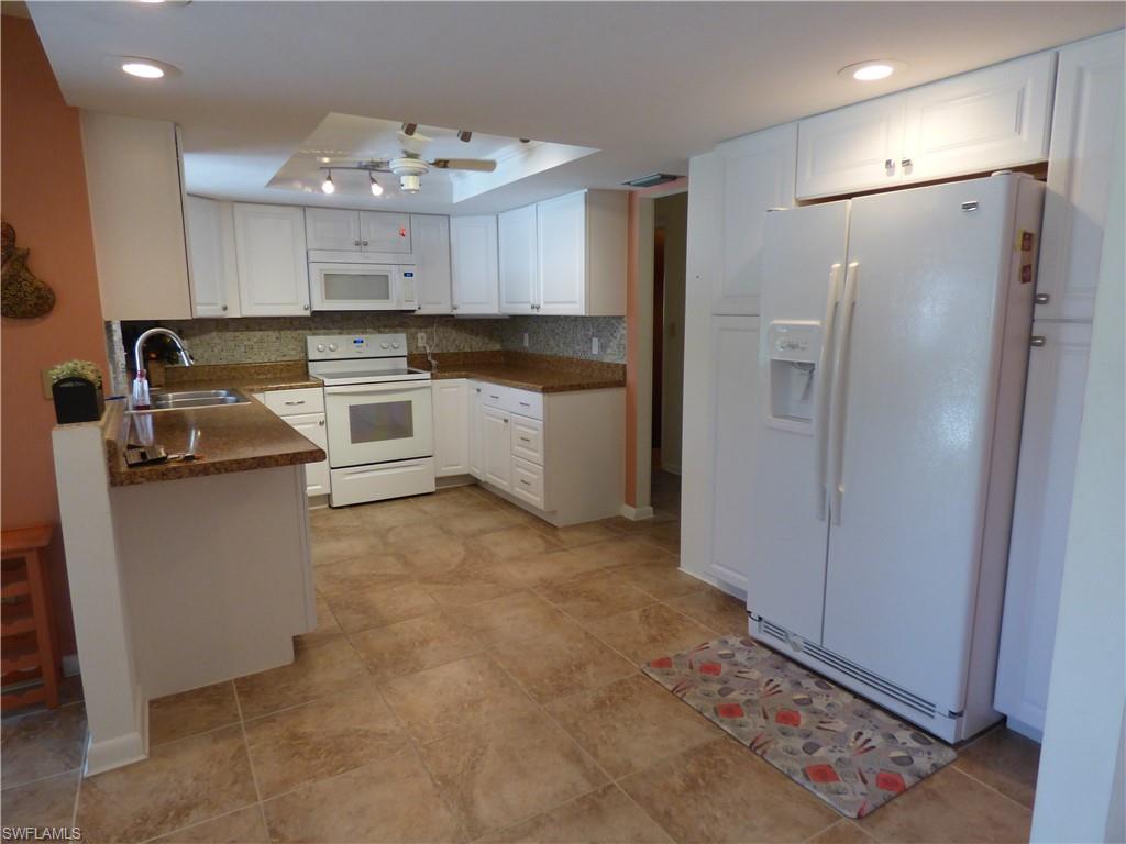 COUNTRY CLUB ESTATES - Residential