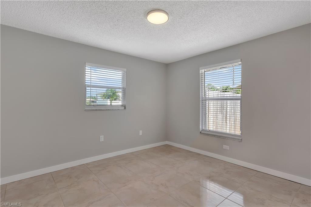 NAPLES PARK - Residential