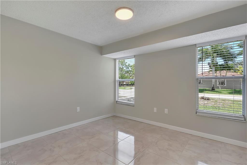 NAPLES PARK - Residential