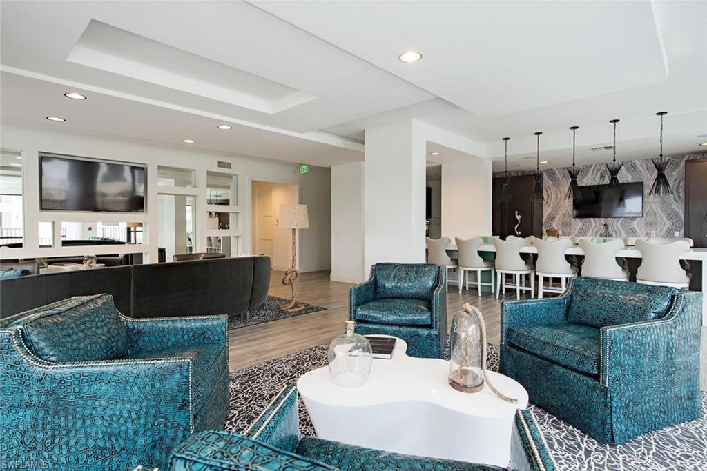 NAPLES SQUARE - Residential