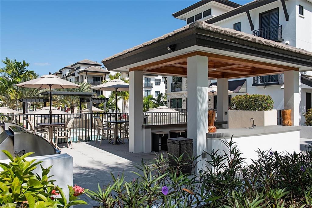 NAPLES SQUARE - Residential