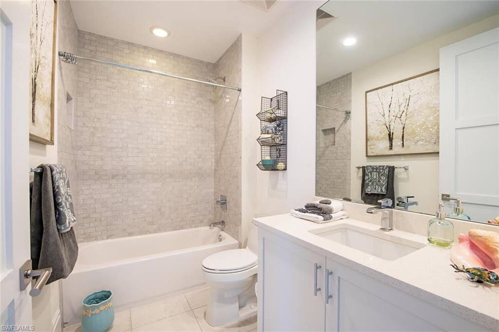 NAPLES SQUARE - Residential