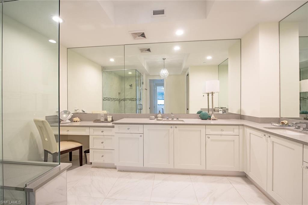 NAPLES SQUARE - Residential