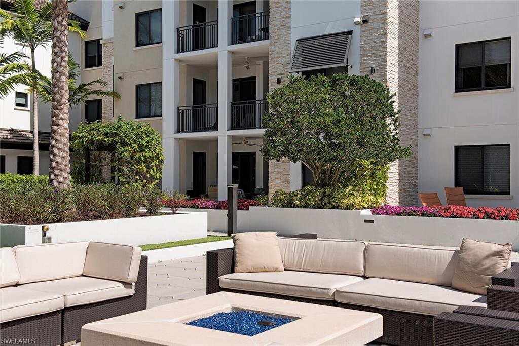 NAPLES SQUARE - Residential