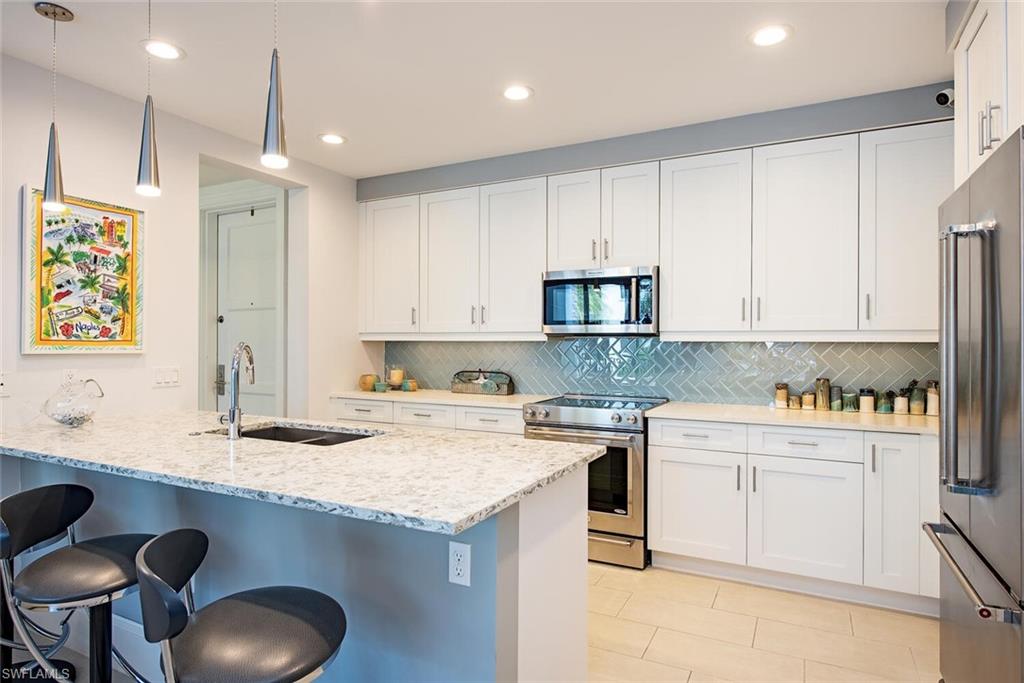 NAPLES SQUARE - Residential