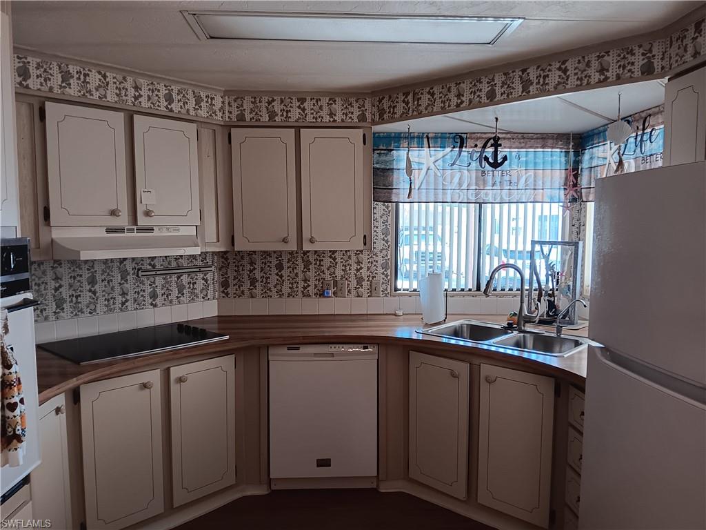 LAZY DAYS MOBILE VILLAGE - Residential