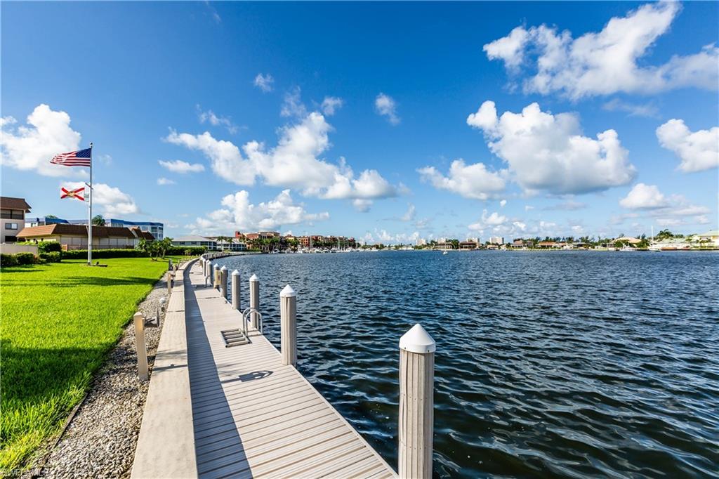 SMOKEHOUSE BAY CLUB - Residential