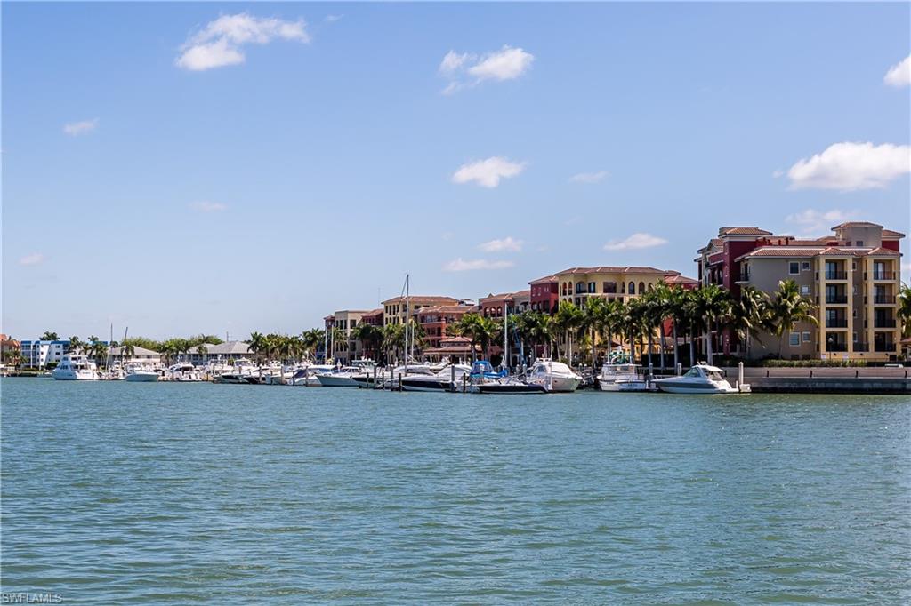 SMOKEHOUSE BAY CLUB - Residential