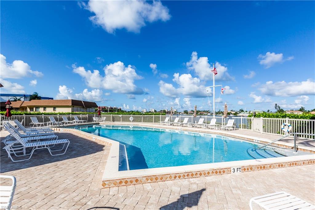 SMOKEHOUSE BAY CLUB - Residential