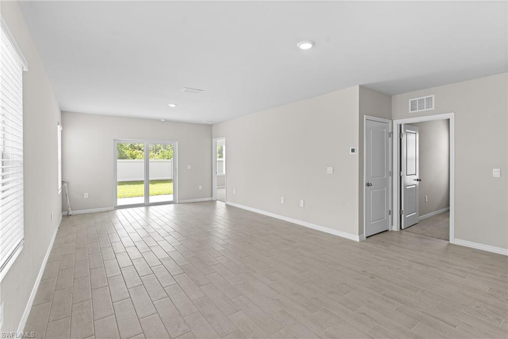 BENTLEY CROSSING - Residential Lease