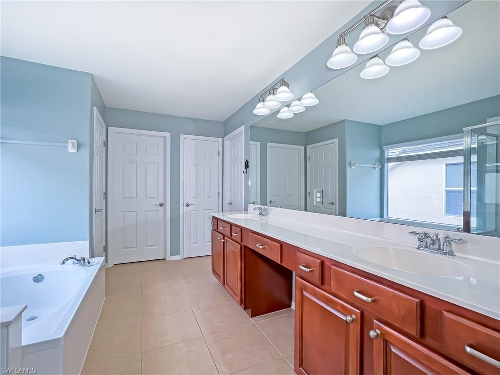 HAMPTON LAKES - Residential