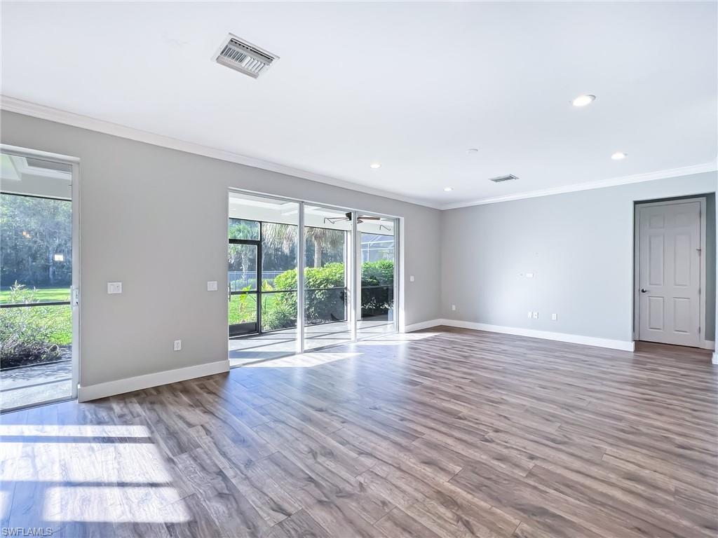 HAMPTON LAKES - Residential