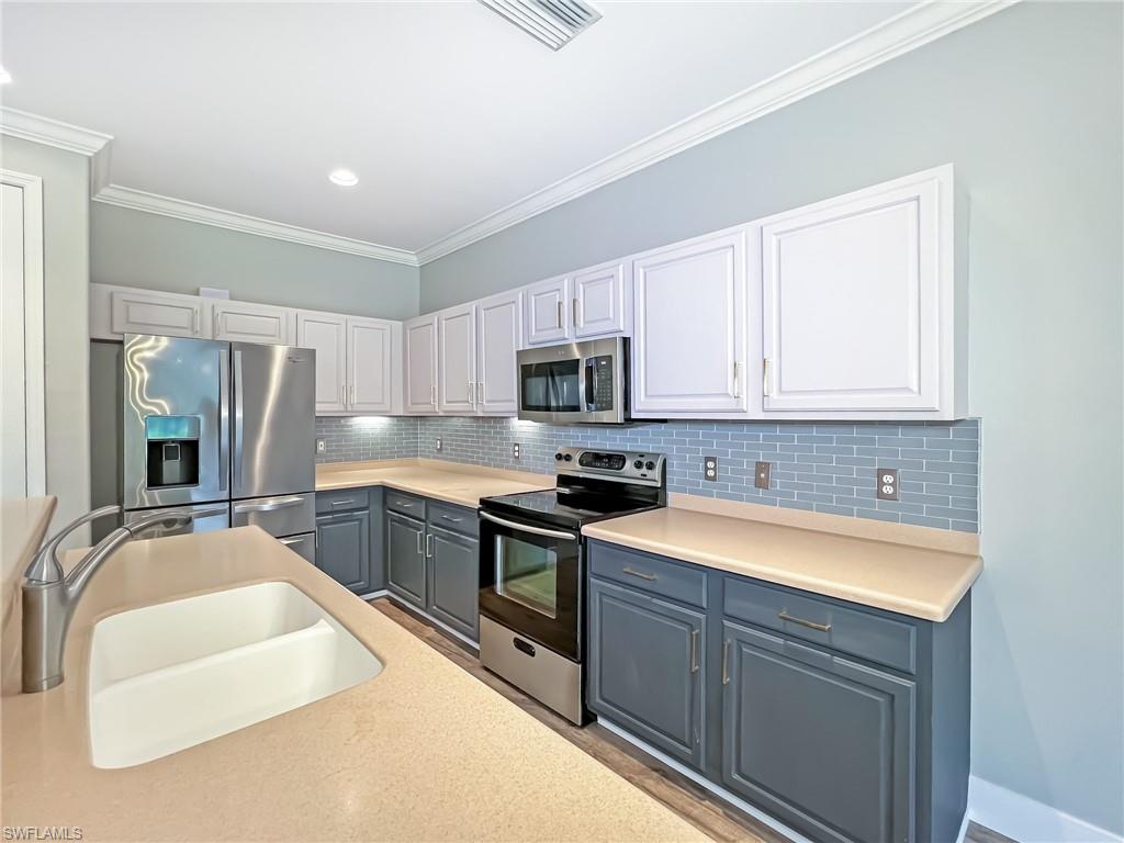 HAMPTON LAKES - Residential