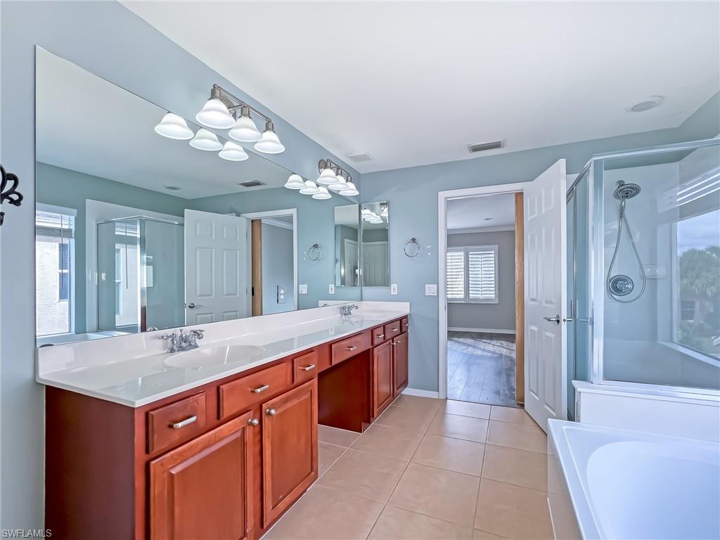 HAMPTON LAKES - Residential