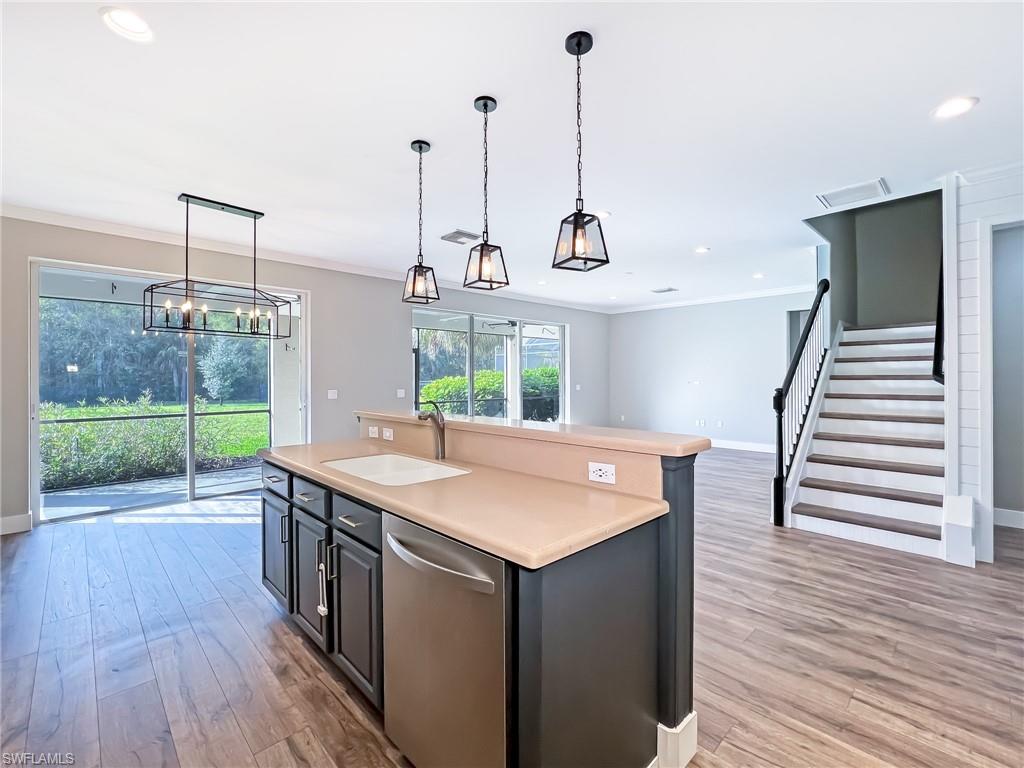 HAMPTON LAKES - Residential