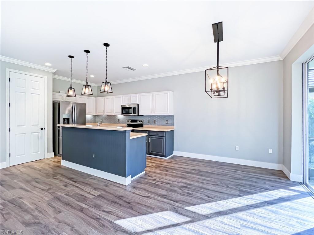 HAMPTON LAKES - Residential