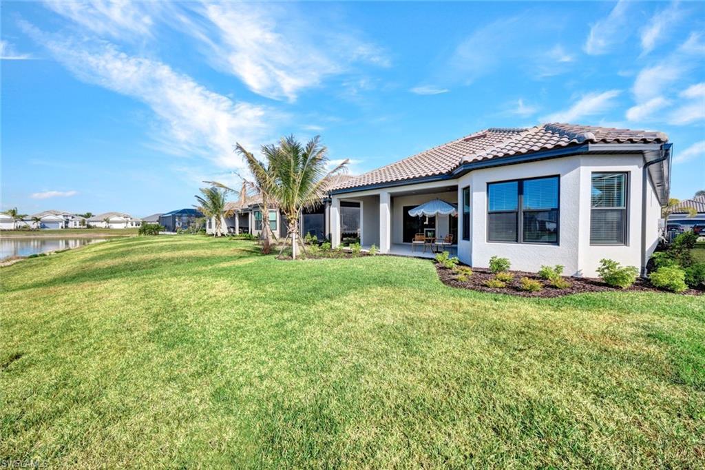 ESPLANADE LAKE CLUB - Residential