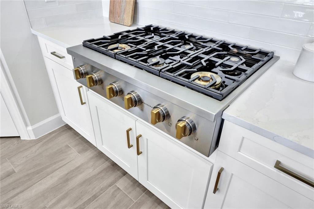 ESPLANADE LAKE CLUB - Residential