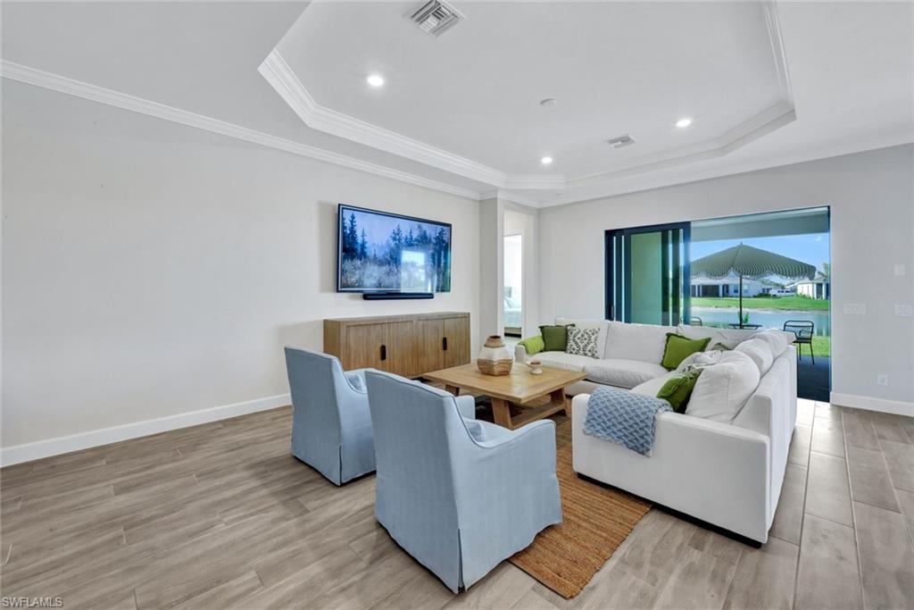 ESPLANADE LAKE CLUB - Residential