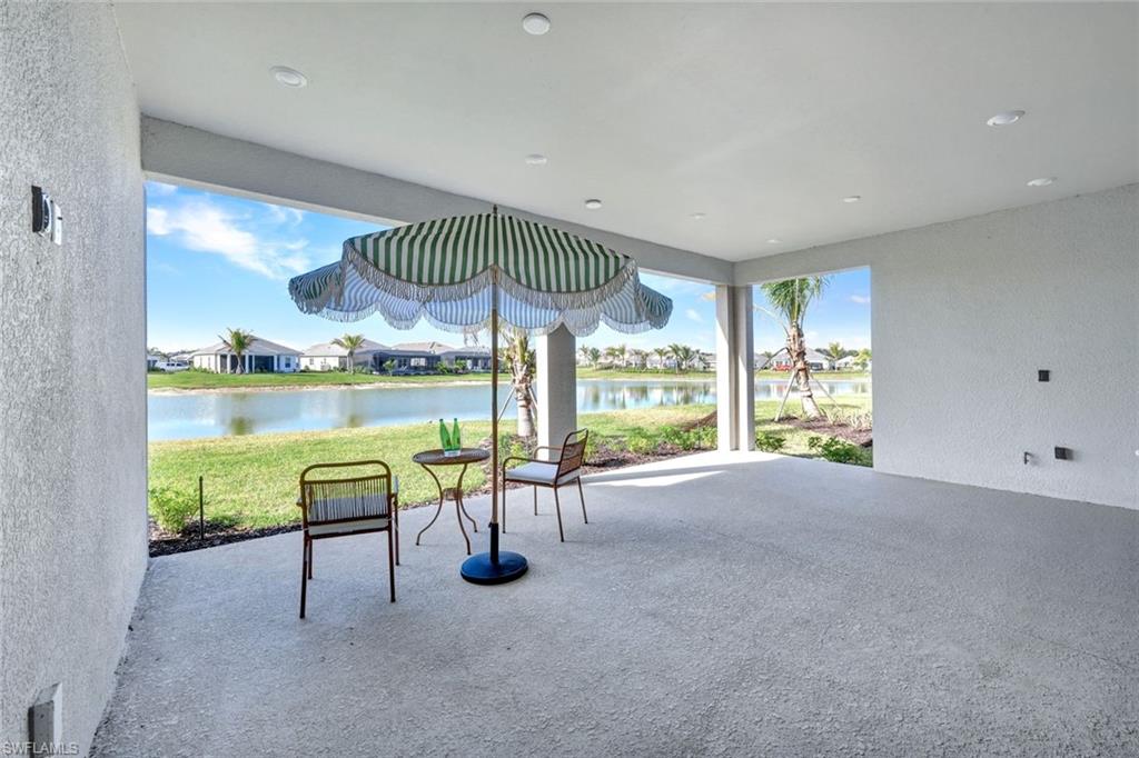 ESPLANADE LAKE CLUB - Residential