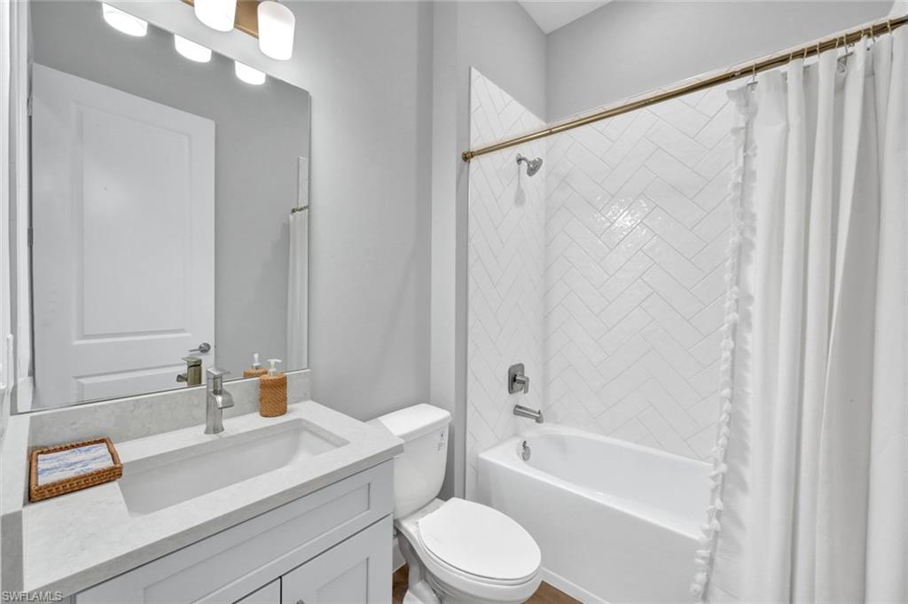 ESPLANADE LAKE CLUB - Residential